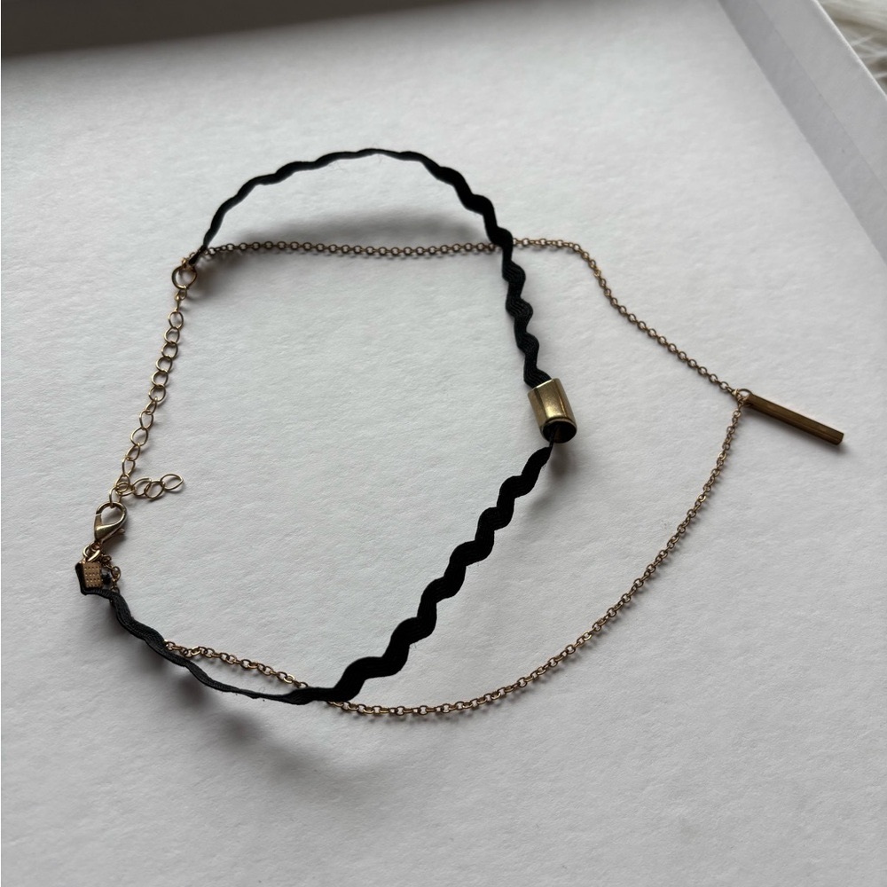 Black and gold pendant choker